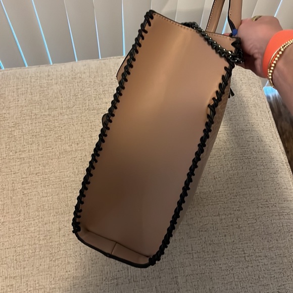 Basically brand new bag - Picture 3 of 3